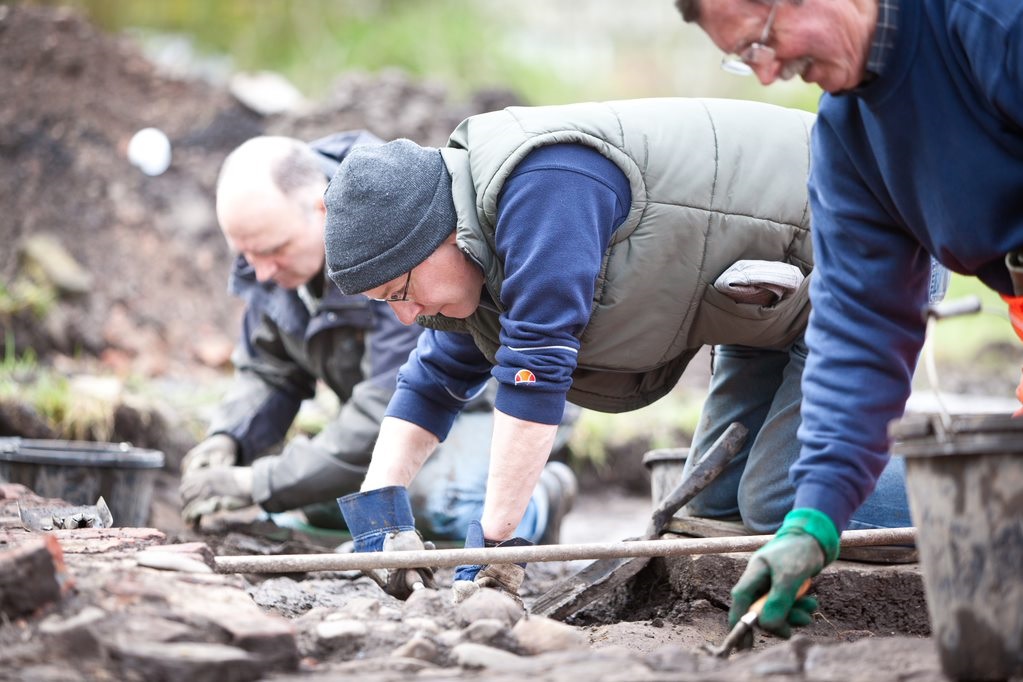 Members of the community at the first dig